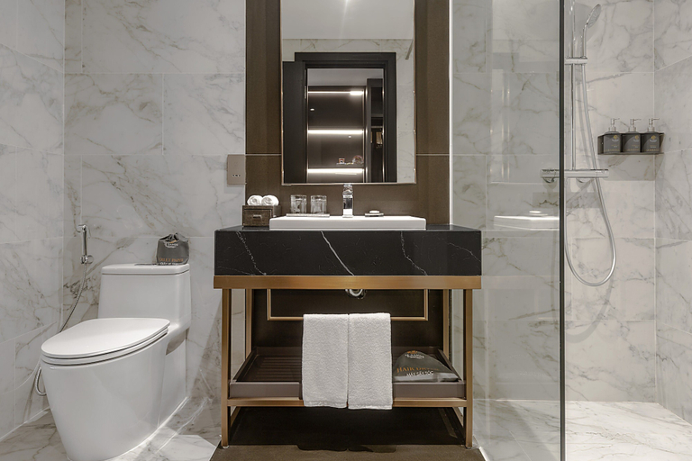 Bathroom 5, Le Sands Oceanfront Danang Hotel, Da Nang