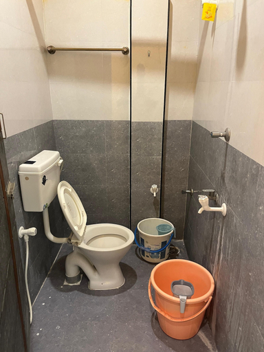 Bathroom 2, Gyani House, Tiruvannamalai