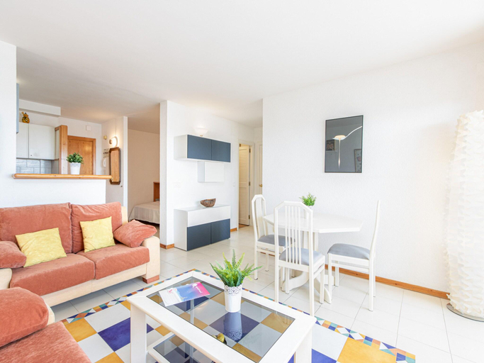 3, Apartment in Empuriabrava with Canal Views, Girona