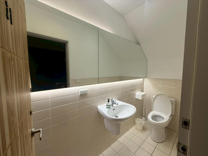 Bathroom 3, Yilan Xin Qun Style B&B, Yilan