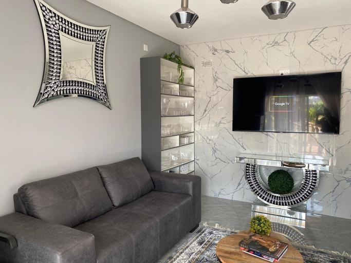 Room 3, Executive studio apartment near the airport - 2320, Harare