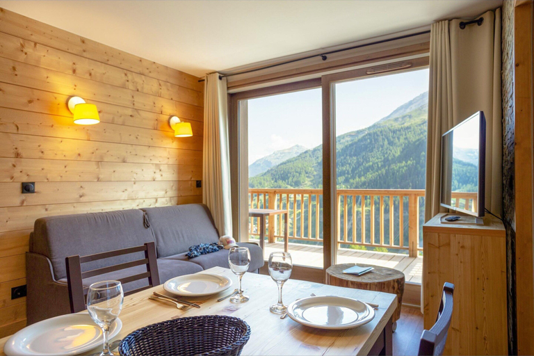 Living room 2, Apartment in France With Spa and Pool, Savoie