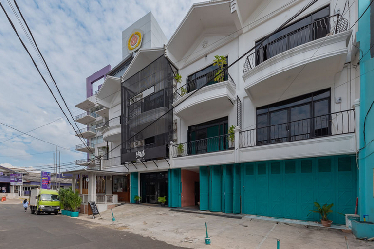 Exterior & Views 2, Sans Hotel Suryakencana Bogor, Bogor