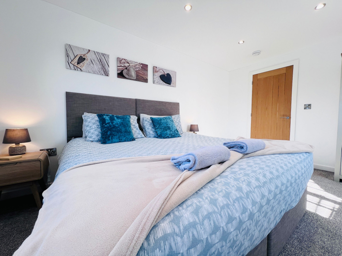 Bedroom 2, Stylish, Dog Friendly Coastal Bungalow With Garden, Anglesey
