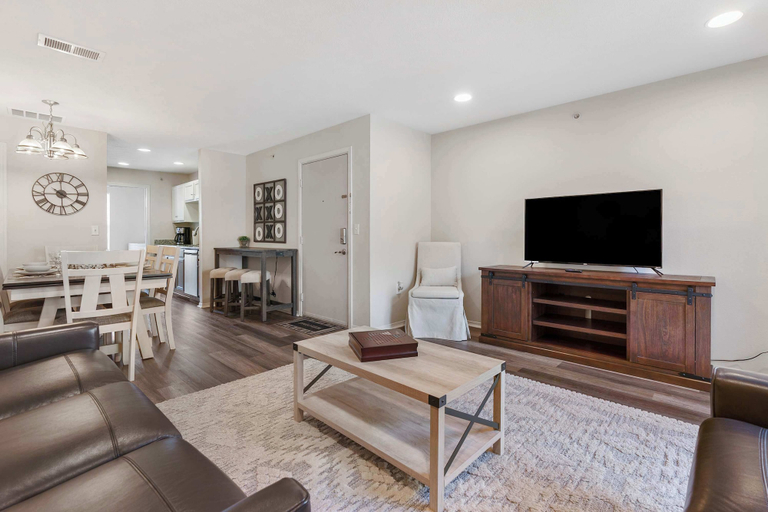 Others 5, Hillside Cottage in The Vineyards Resort!, Taney