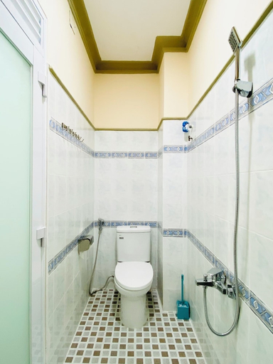 Bathroom 4, Home Away Do Quang Dau, District 1