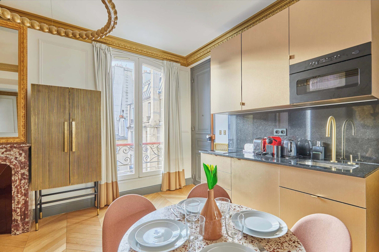 Dining 3, Superb AC- 1bdr Ave Montaigne - Arc de Triomphe by Studio Prestige, Paris