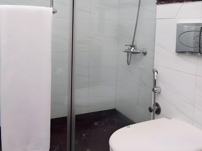 Bathroom 5, Baan Bangsarey hotels, Sattahip