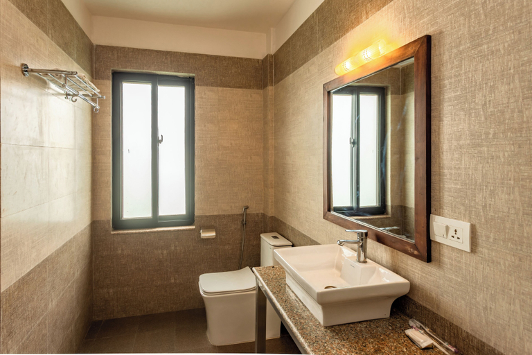 Bathroom 4, Badreni Jungle Resort, Narayani