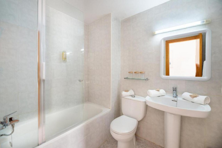 Bathroom 4, Vibra Lux Mar Aparthotel, Baleares