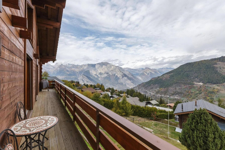 Others 3, La Taniere Cozy Chalet With Incredible Views and Parking, Martigny