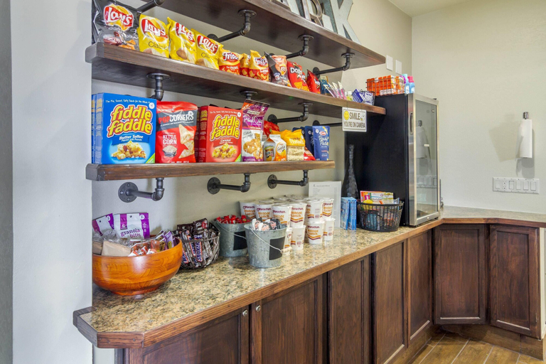 Food & Drinks 5, Comfort Inn & Suites Sterling, Logan