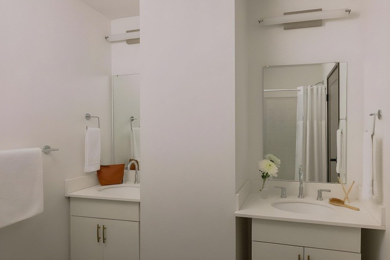 Bathroom 4, Sonder Gabriel Richard, Wayne