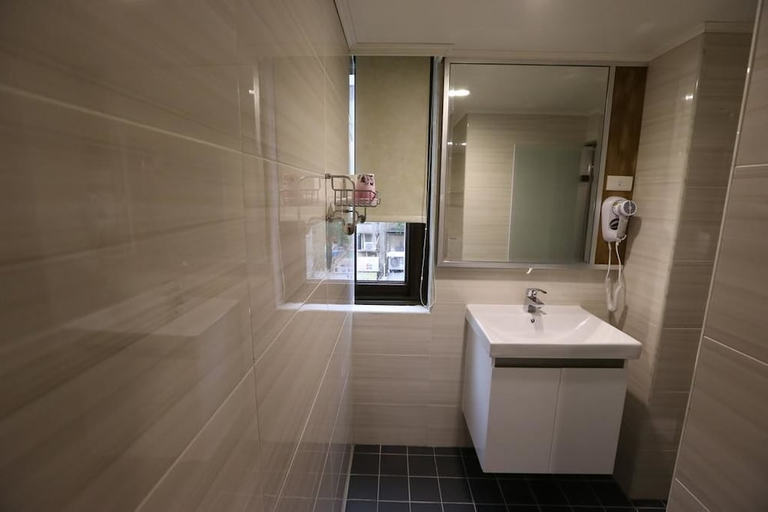 Bathroom 5, Central Hotel, Taoyuan