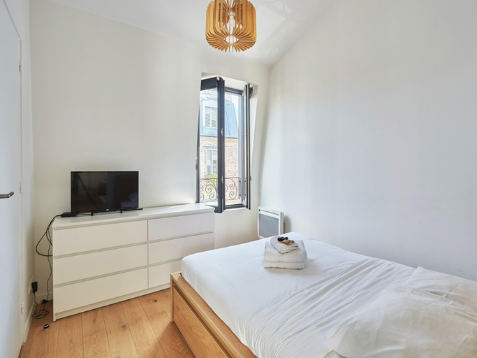 3, Apartment Boulogne facing the Passage, Hauts-de-Seine