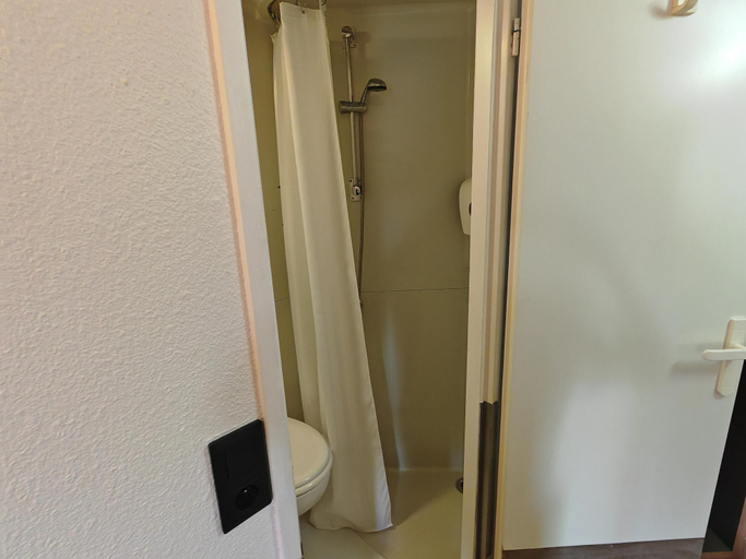 Bathroom 5, Premiere Classe Dunkerque Sud - Loon Plage, Nord