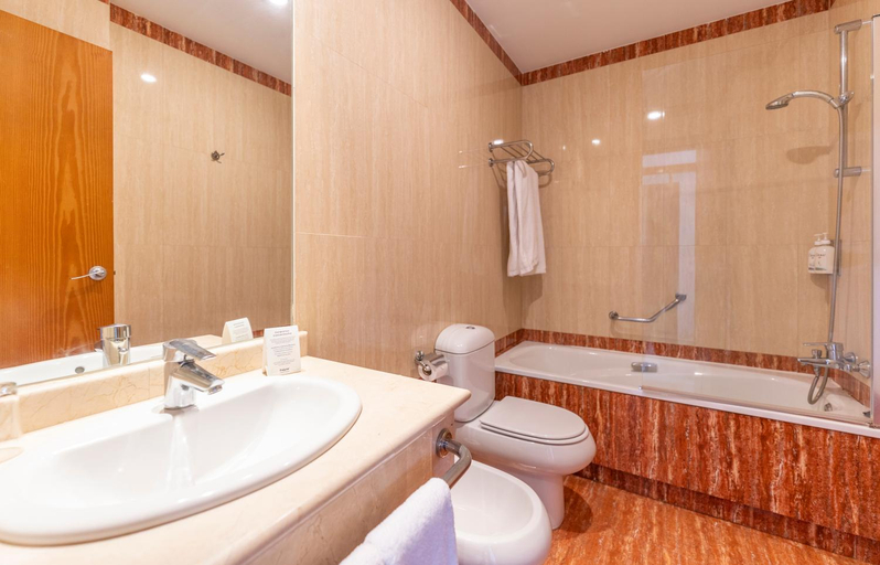 Bathroom 5, Hotel Oh Nice Caledonia, Málaga