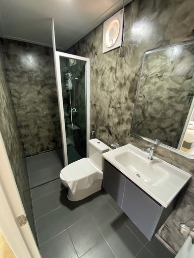 Bathroom, Days Inn, Nong Yai