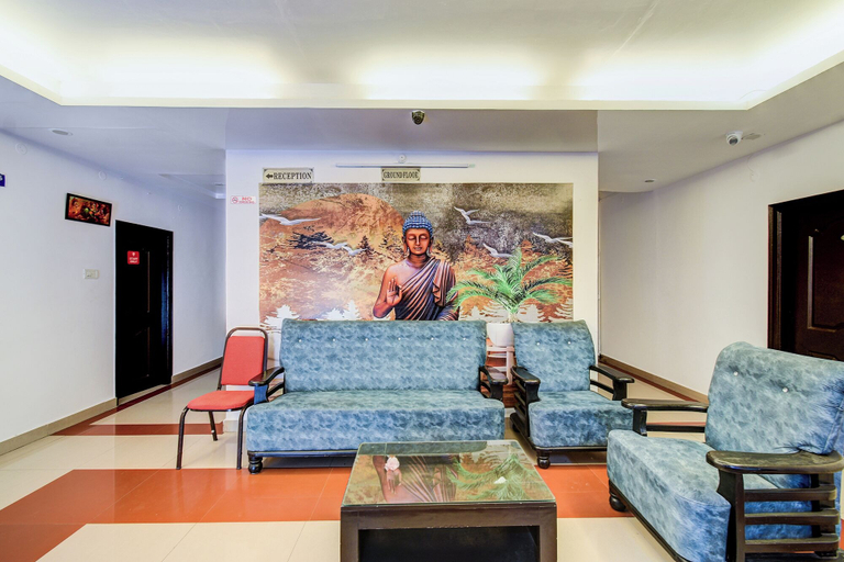 Lobby sitting area 3, Fabhotel Pushpa Grand, Ranga Reddy