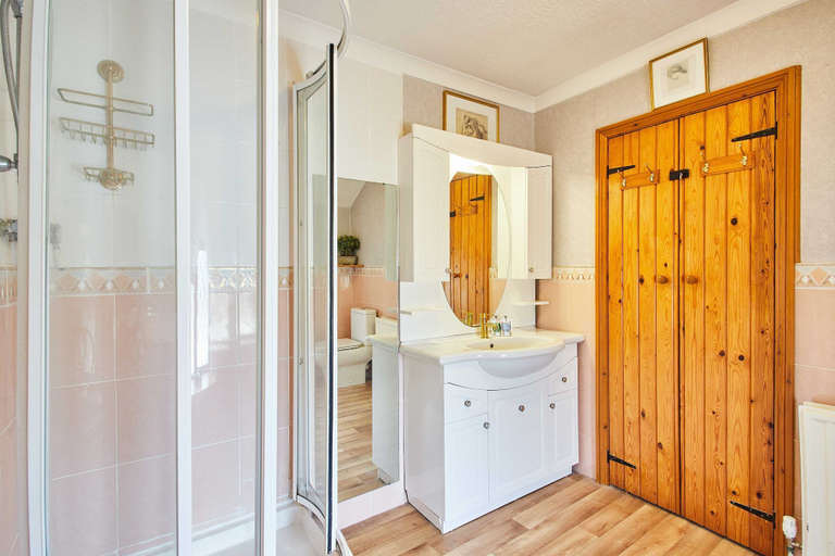 Room 2, Host Stay Windles, South Gloucestershire