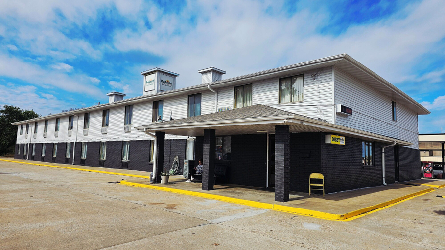 Exterior & Views 2, Budgetel Inn and Suites, Bourbon