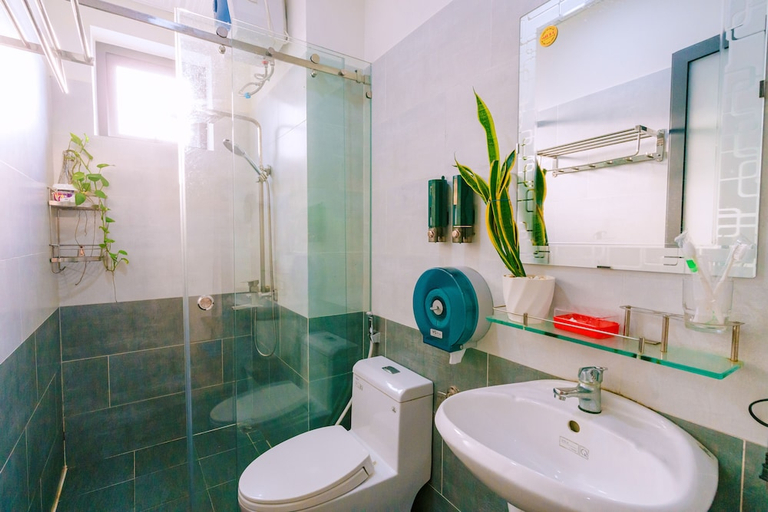 Bathroom 3, Vinh Khang Homestay, Da Nang