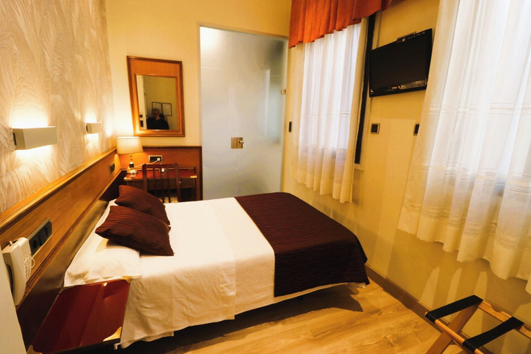Bedroom 3, Hostal Hispano Argentino Gran Via, Madrid
