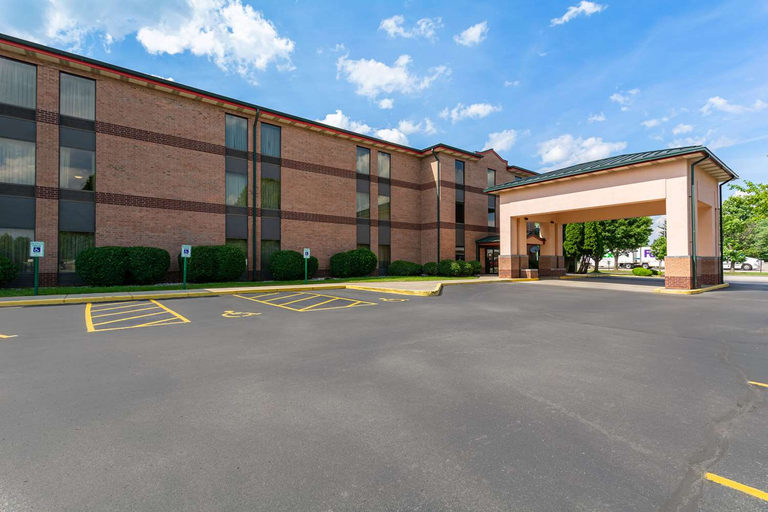 Exterior & Views 2, Spark by Hilton Sellersburg, Clark