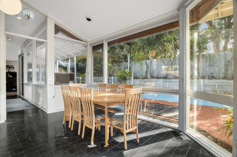 Dining 4, 5-bed Haven With Pool Minutes From Beaches, Melbourne