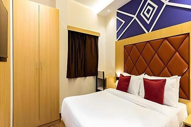 Room 4, Hotel Aarti Residency, Mumbai Suburban