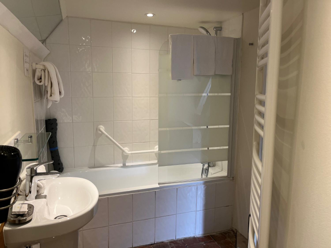Bathroom 4, Les Glycines Vezelay, Yonne