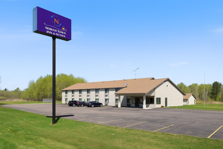 Exterior & Views 2, North Town Inn & Suites, Pine