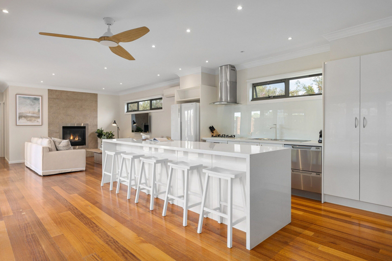 Interior 4, Luxurious 3-bed Home With Outdoor Spa, Melbourne