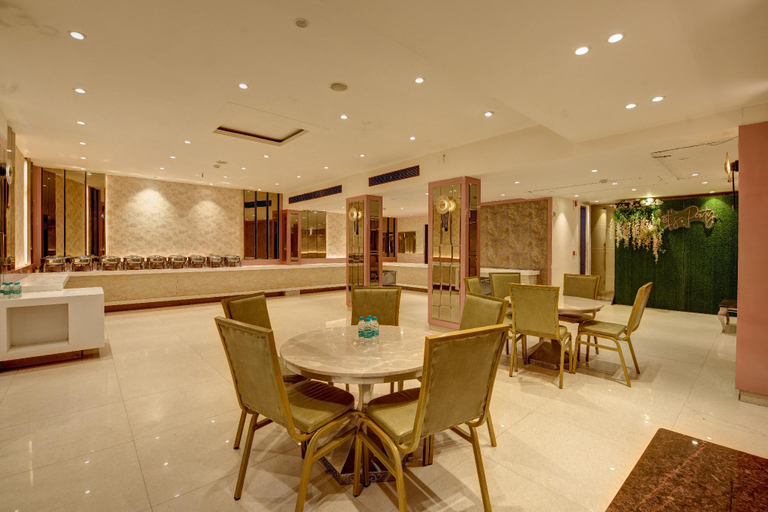 Food & Drinks 5, Qotel Hotel AT Residency Kaushambi, Gautam Buddha Nagar