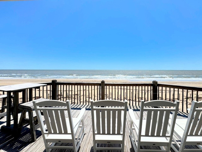 Property grounds 3, Sunburn Alley 4 Bedroom Home, Galveston