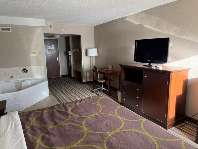 Bedroom 2, Super 8 by Wyndham Chambersburg I-81, Franklin