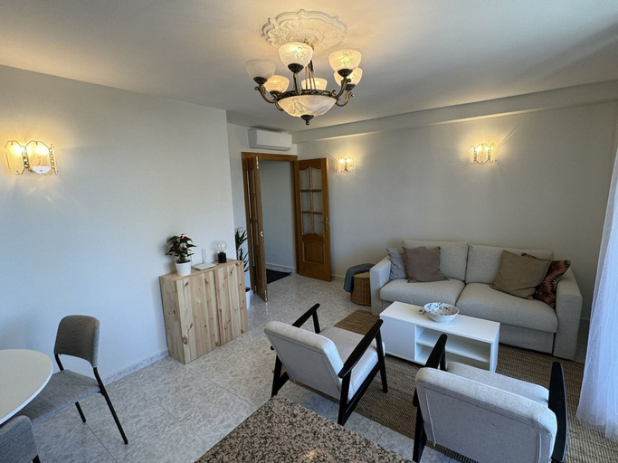 Room 5, Beachfront Apartment With Seaview Terrace, Málaga