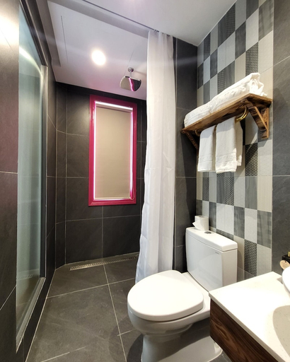 Bathroom 5, Santori Villa My Khe Beach, Da Nang