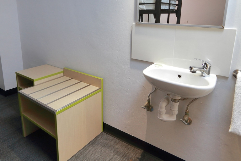 Bathroom 3, Palm Beach Hotel, Gold Coast