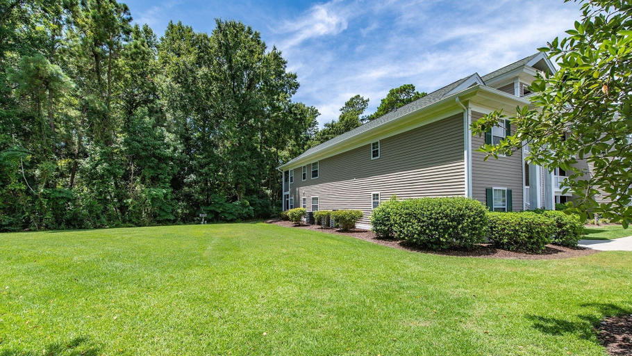 Exterior 2, 10th Hole Condo- Great Golf Getaway 2 Bedroom Condo by Peace Vacations, Georgetown