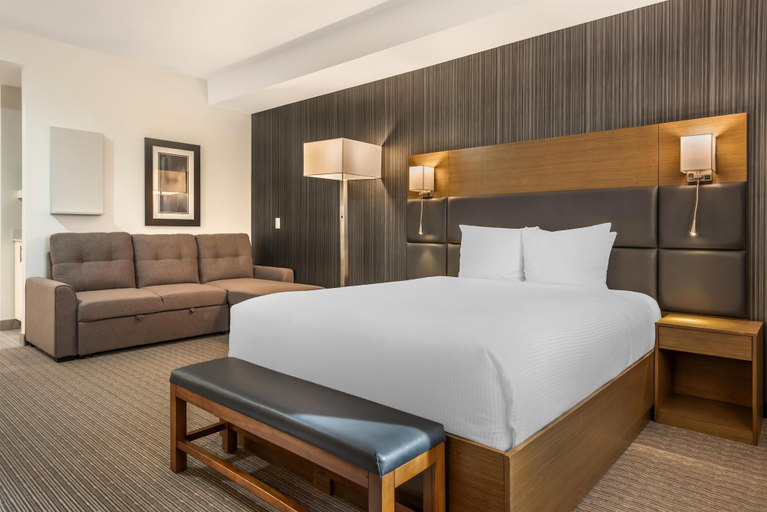 Bedroom 3, Executive Residency by Best Western Calgary City View North, Division No. 6