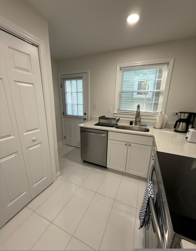 Room 5, New Cozy Durham 2 Bedroom Home B, Durham