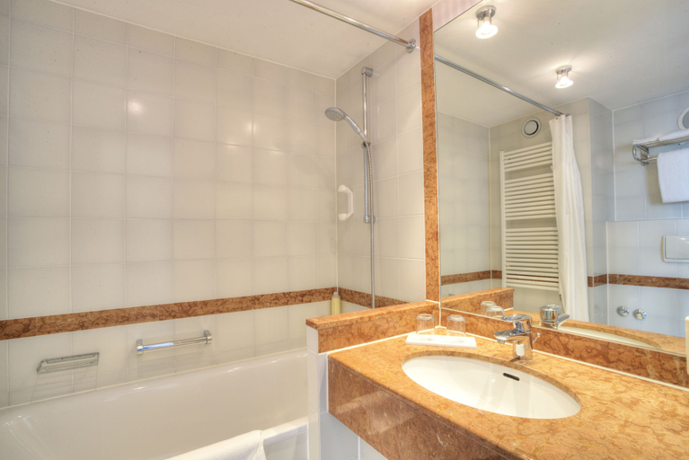 Bathroom 4, ACHAT Hotel Magdeburg, Magdeburg