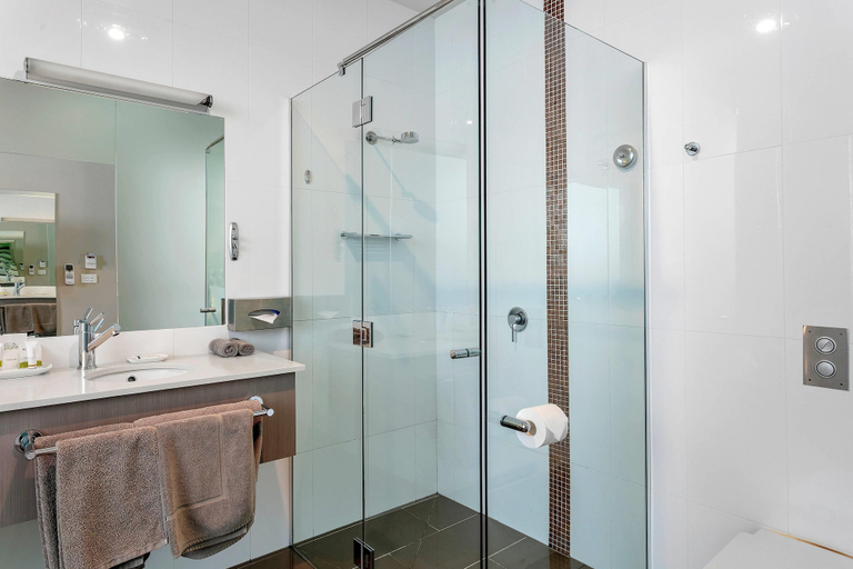 Bathroom 5, Quality Inn The George Hotel Ballarat, Ballarat  - Central
