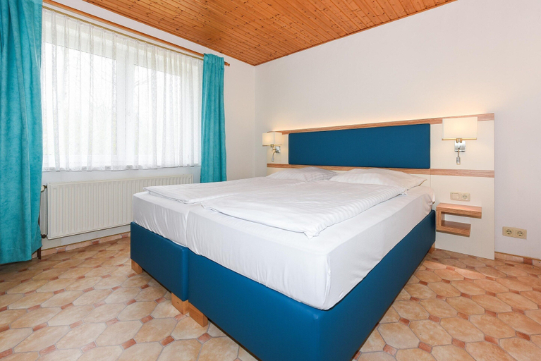Room 3, Geraumige Ferienwohnung mit Terrasse in Bensersiel, Wittmund
