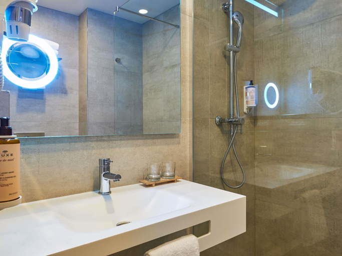 Bathroom 5, Mercure Paris Nanterre, Hauts-de-Seine