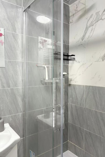 Bathroom 2, 2 Bed Flat - Sleeps 3 - Parking - Wifi, South Tyneside