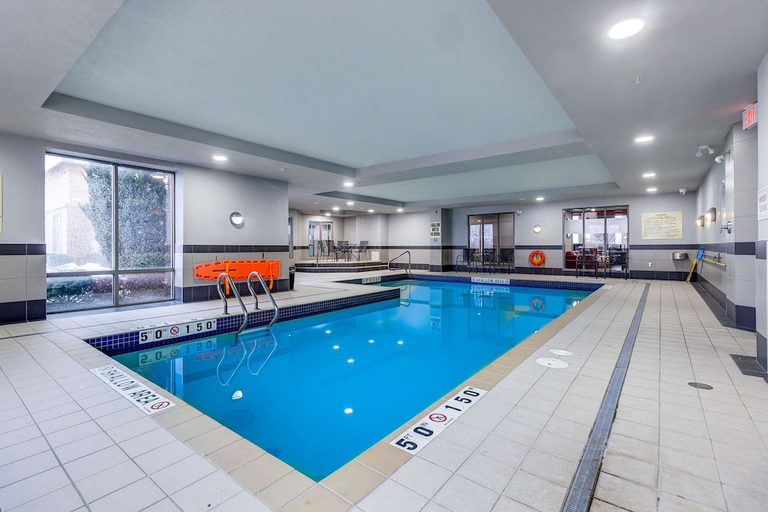 Sport & Beauty, HAMPTON INN SUITES BY HILTON BRANTFORD, Brant