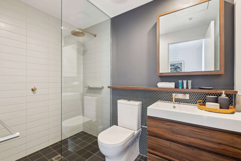 Bathroom 2, Chic 2-bed With Rooftop Pool Overlooking the City, Brisbane