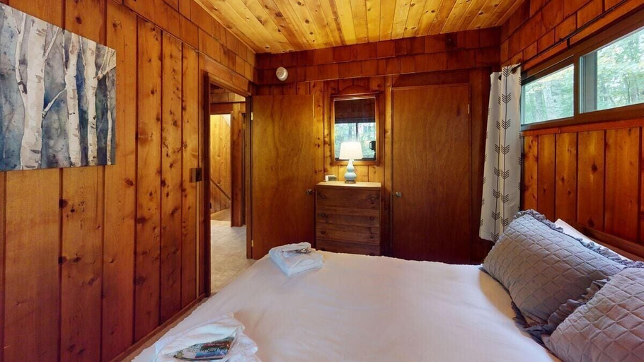 Room 3, Treehouse Home in Ludlow, Windsor